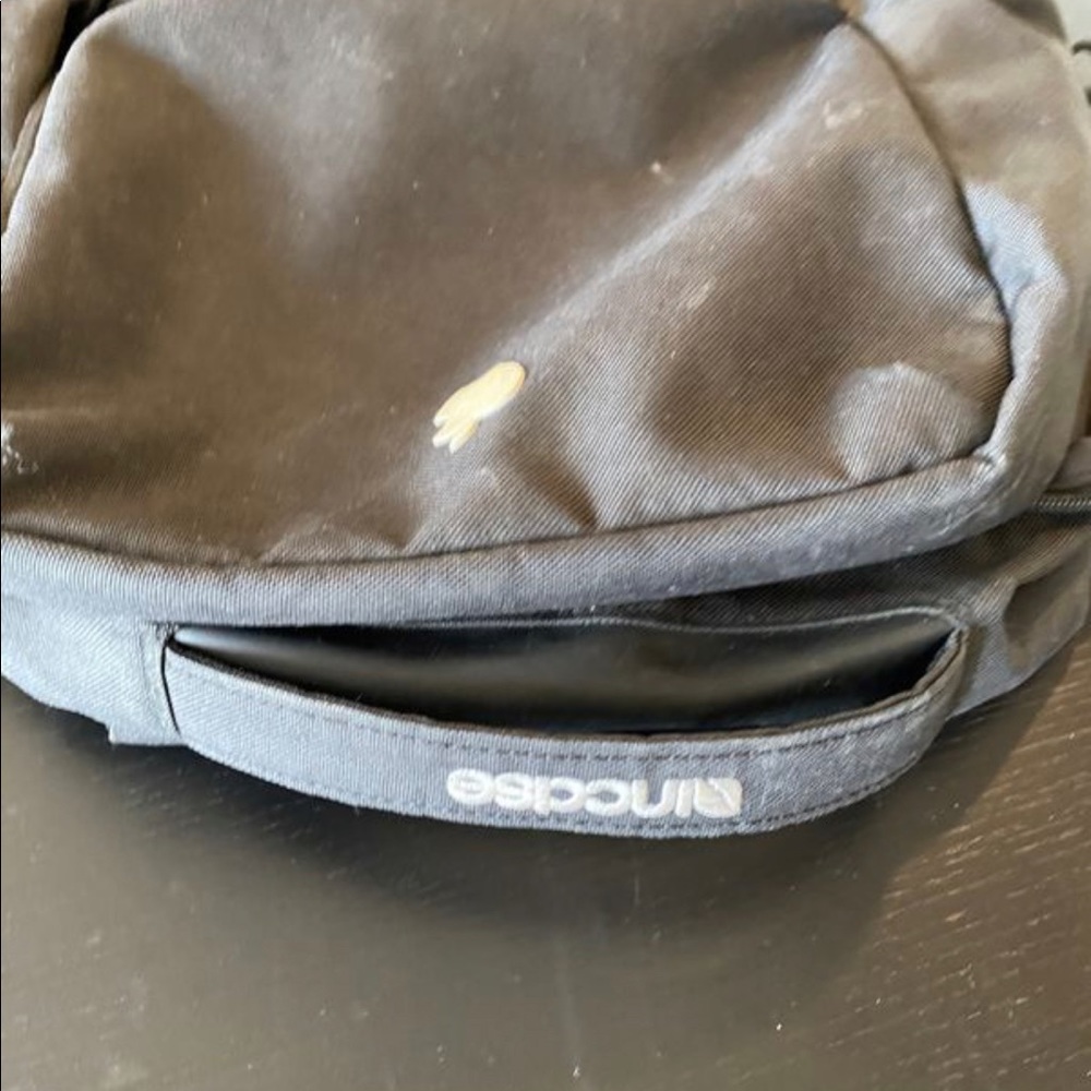 Apple Incase Backpack - Picture 4 of 4
